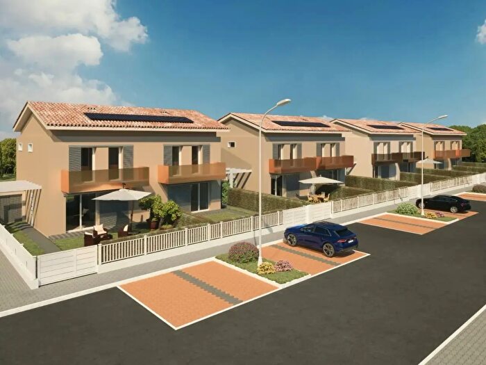 Casa con 5 locali in vendita in Cascina