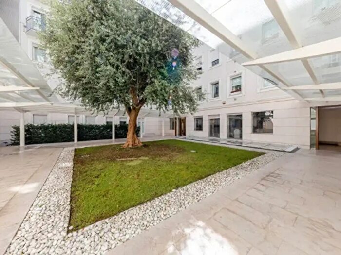 Appartamento trilocale in affitto in Via Maria Teresa, Milano