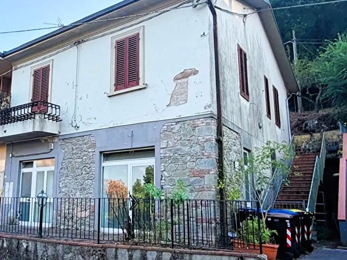 Casa con 6 locali in vendita in Montecatini Terme