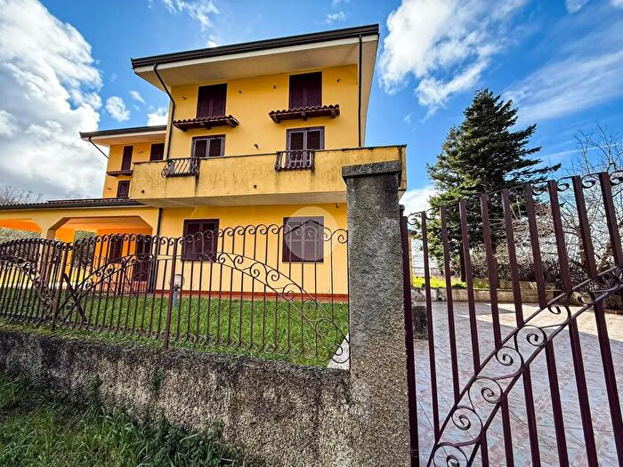 Casa con 8 locali in vendita in Contrada Acquabianca, San Lucido