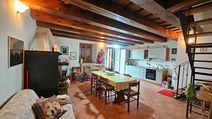 Casa trilocale in vendita in Via Capanne, Tavoleto