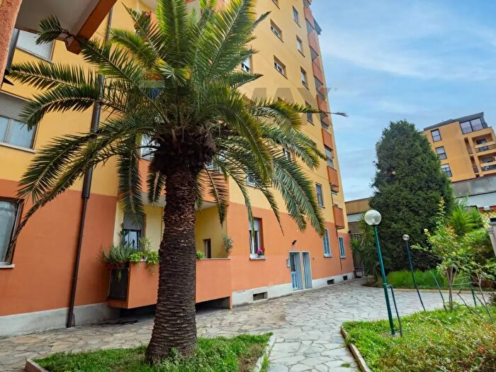 Appartamento trilocale in vendita in Viale Edoardo Jenner, Milano