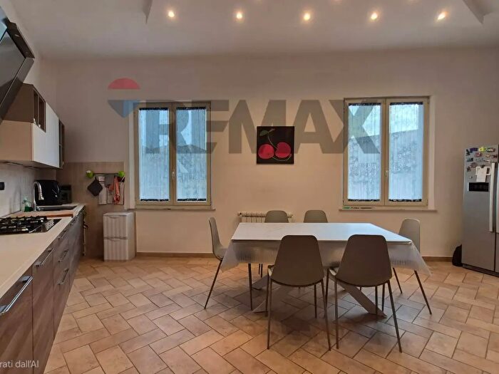 Appartamento con 8 locali in vendita in Via Nazario Sauro, Fucecchio