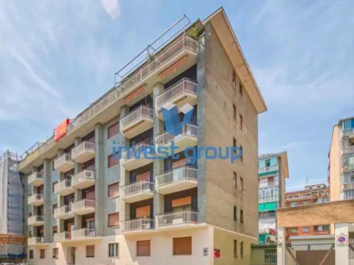 Appartamento trilocale in vendita in Via San Marino, Torino