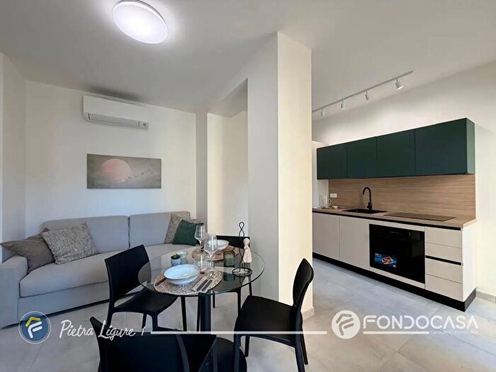 Appartamento bilocale in vendita in Via Vittorio Veneto, Borgio Verezzi