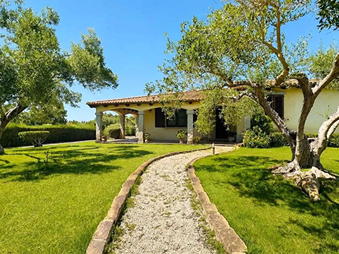 Casa con 7 locali in vendita in Arborea