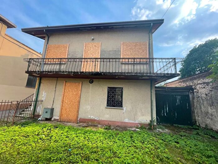 Casa con 8 locali in vendita in Noale