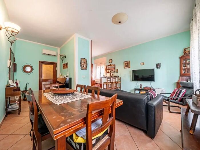 Appartamento quadrilocale in vendita in Via Angelo Lustrini, Reggio nell'Emilia