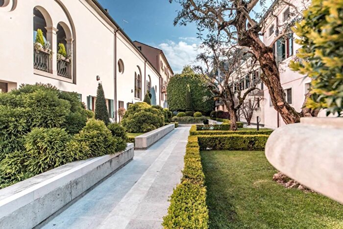 Appartamento con 6 locali in vendita in Zona Piazze Duomo Padova, Padova