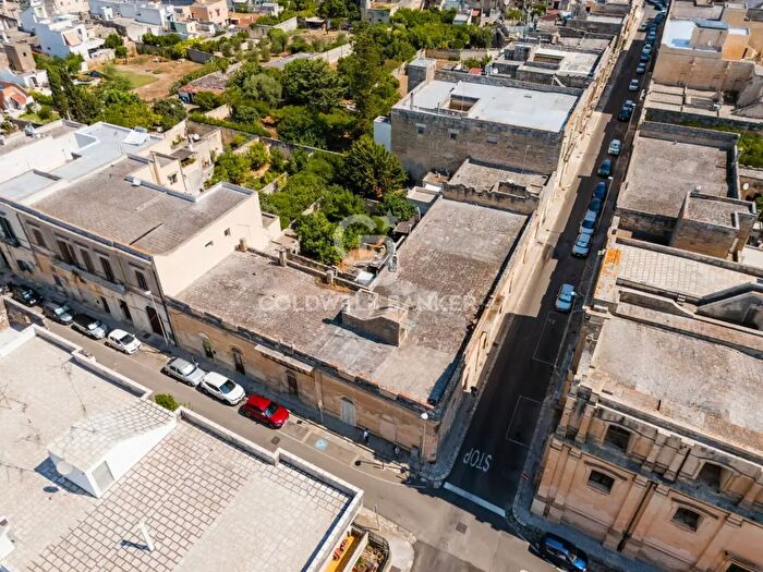 Casa con 20 locali in vendita in Via Leone Ang Via Umberto I, San Cesario Di Lecce