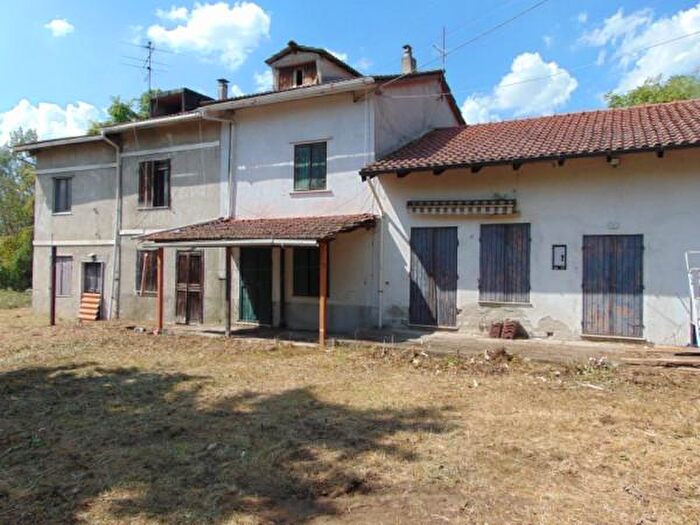 Casa con 6 locali in vendita in Vicolo Maruffa, Incisa Scapaccino