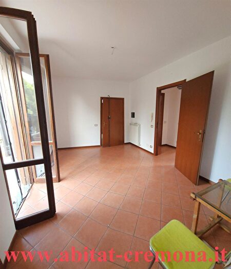 Appartamento trilocale in vendita in Via Casella, Cremona