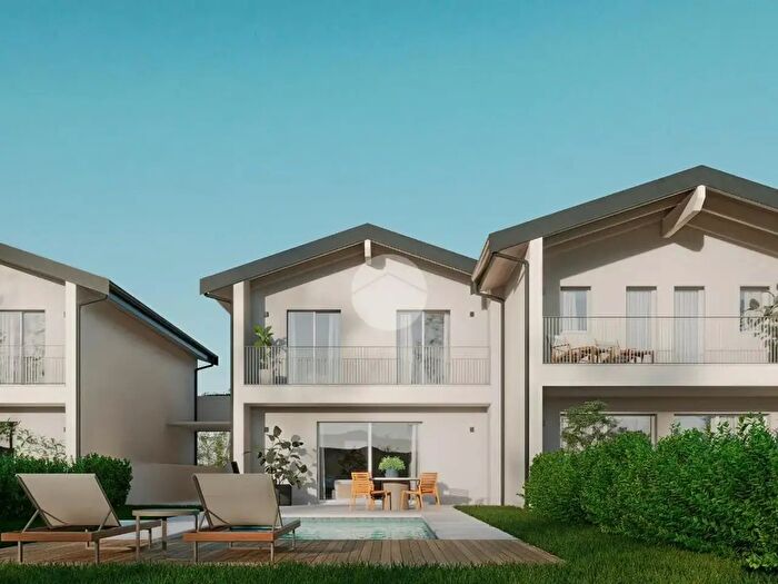 Casa quadrilocale in vendita in Via da Vinci, Albinea