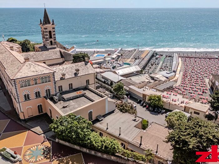 Casa con 6 locali in vendita in Via Lungomare Lombardo, Genova