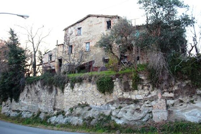 Casa con 6 locali in vendita in Venarotta