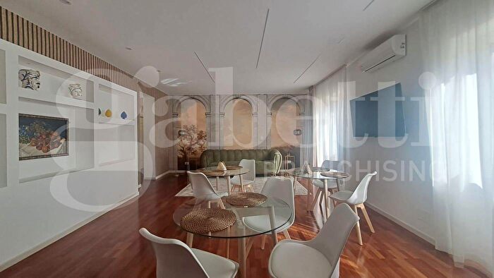 Appartamento con 8 locali in vendita in Via Orto del Re, Catania