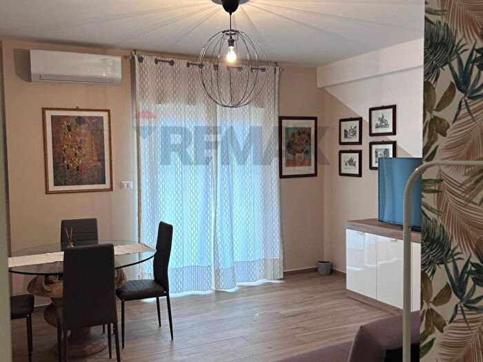 Appartamento bilocale in affitto in Via San Gregorio, Centro, Aci Castello