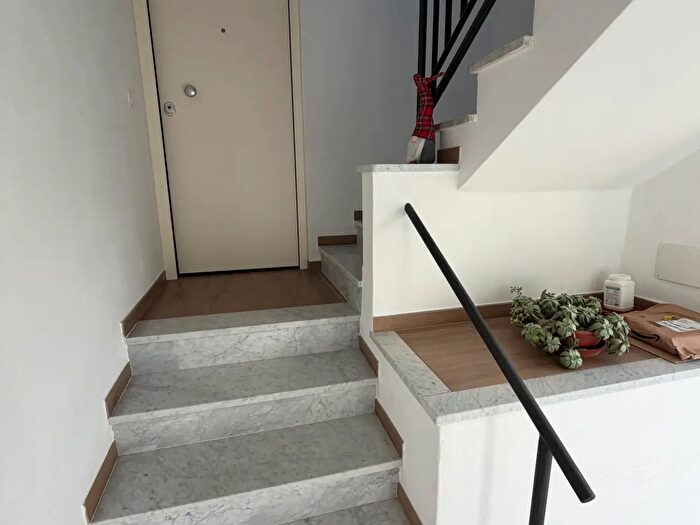 Appartamento trilocale in affitto in Via Paternò, Sarzana