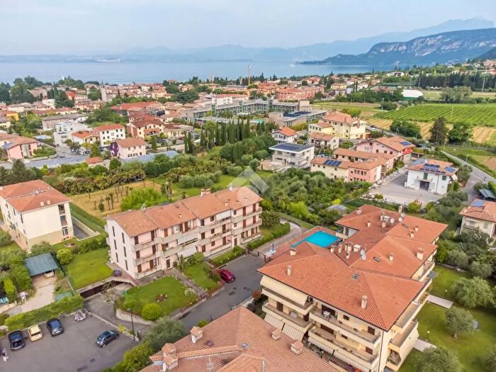 Appartamento bilocale in vendita in Via S Zeno, Bardolino