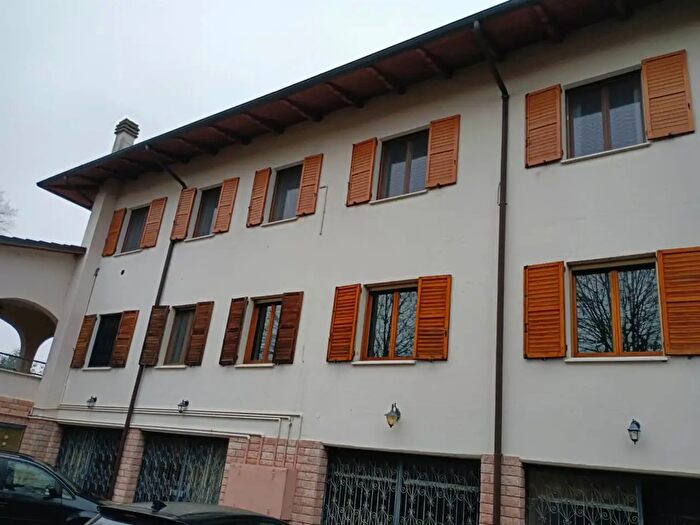 Casa con 8 locali in vendita in Castelnuovo Rangone