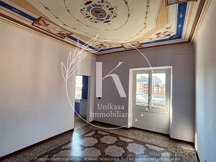 Appartamento con 5 locali in vendita in Piazza Sisto IV, Savona