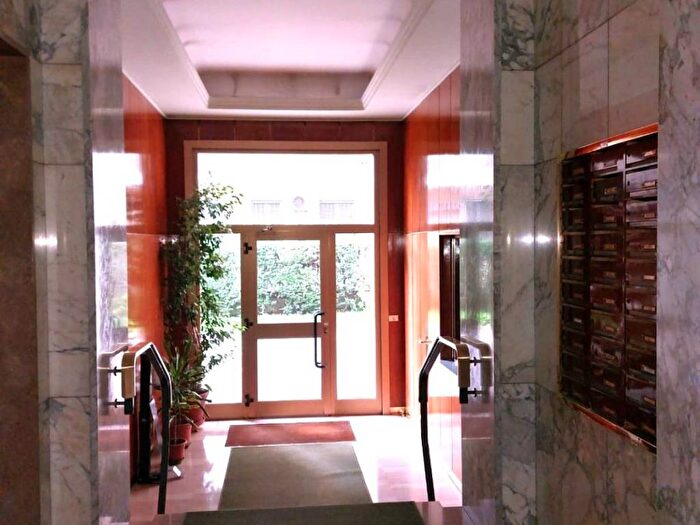 Appartamento trilocale in affitto in Via Tito Livio, Lodi Brenta, Milano