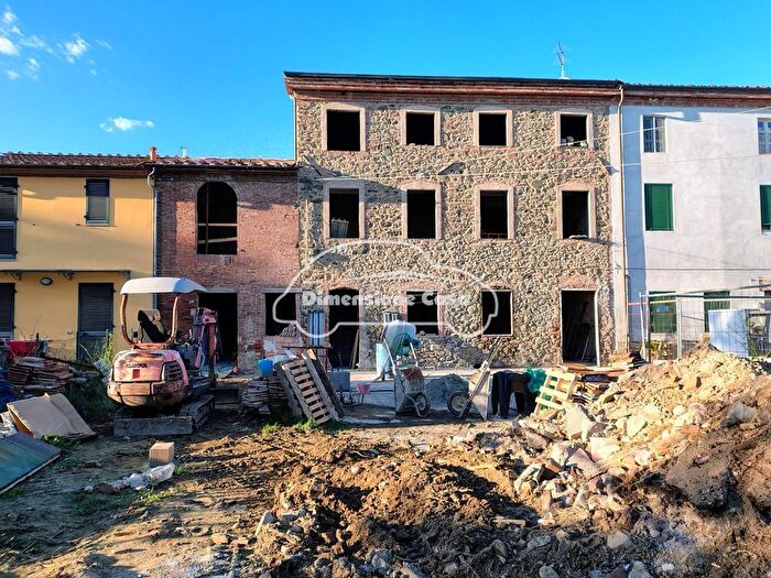 Appartamento quadrilocale in vendita in Ia Stradone di Camigliano, Capannori