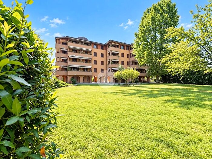 Appartamento trilocale in affitto in Appartamento Via Carducci, Cologno Monzese