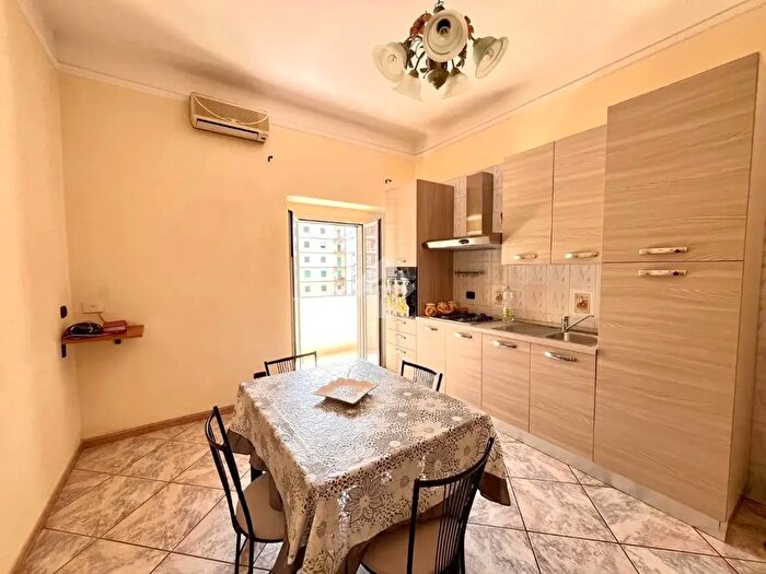 Appartamento trilocale in vendita in Via Trieste, Taranto