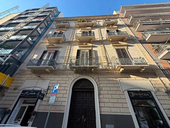 Appartamento trilocale in affitto in Via Abate Gimma, Bari