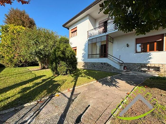 Casa con 7 locali in vendita in Via Benedetto Cairoli, Dolo