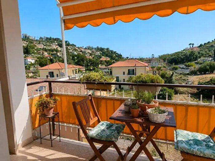 Appartamento trilocale in vendita in Via Alba, Bordighera