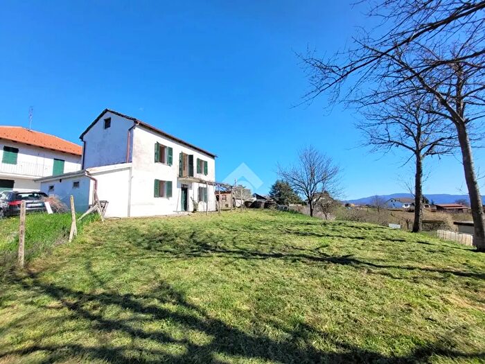 Casa quadrilocale in vendita in Strada Volte, Ponzone