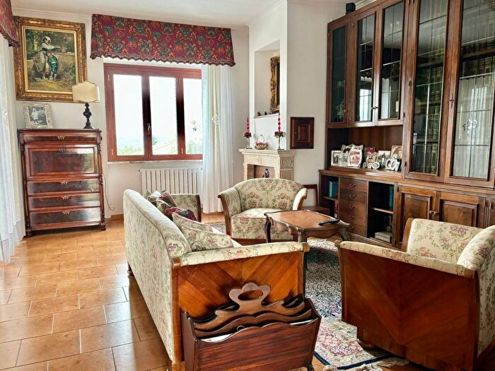 Appartamento con 6 locali in vendita in Via Salaria Vecchia, Fara in Sabina