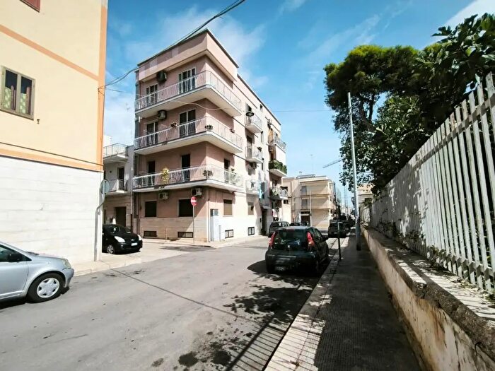 Appartamento quadrilocale in vendita in Via l Ariosto, Mola Di Bari