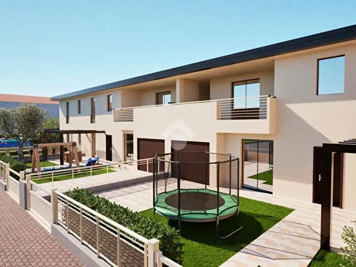 Appartamento quadrilocale in vendita in Via Napoleone, Ronco AllAdige