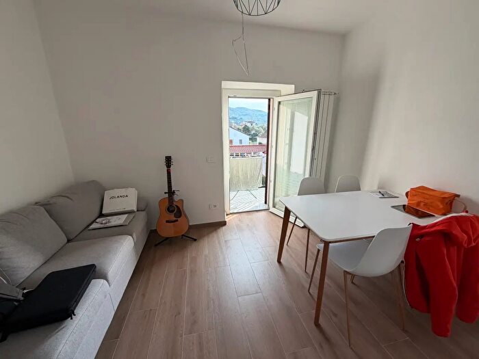 Appartamento trilocale in affitto in Via Paternò, Sarzana