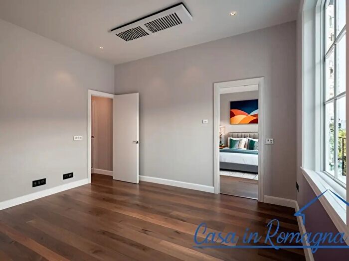 Casa con 13 locali in vendita in Via Aponia, Rimini