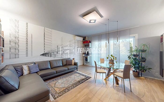 Appartamento con 5 locali in vendita in Monza