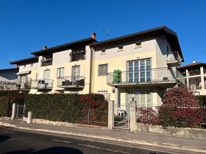 Appartamento bilocale in vendita in Viale Ticino, Sesto Calende