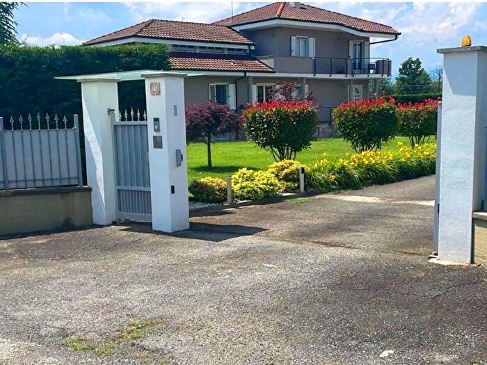 Casa con 13 locali in vendita in Via Boschetti, Front