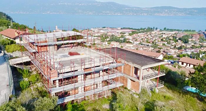 Appartamento con 5 locali in vendita in Via Montemaderno, Toscolano Maderno