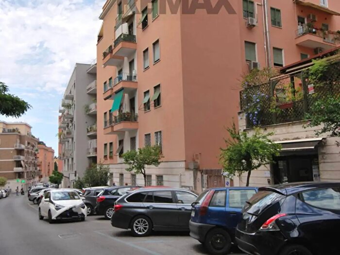 Appartamento quadrilocale in vendita in Via Squarcialupo, Roma