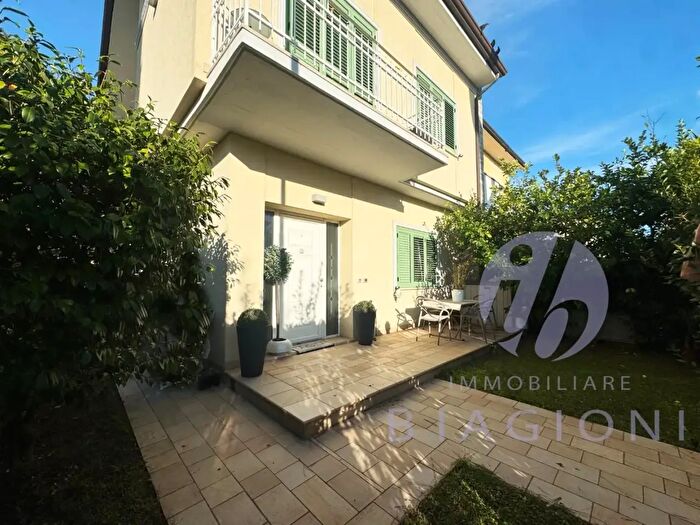Casa con 6 locali in vendita in a Stefano Franceschi, Camaiore
