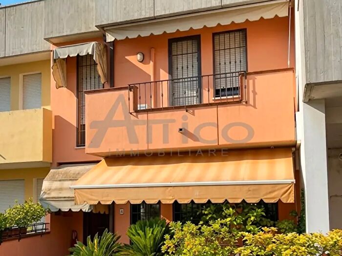 Casa con 8 locali in vendita in Via San Pio X Ro, Rovigo