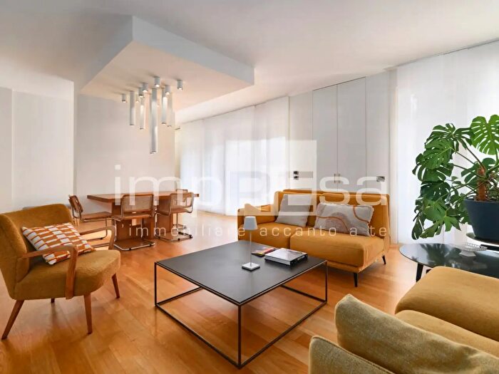 Appartamento con 6 locali in vendita in Via Solferino E San Martino, Treviso