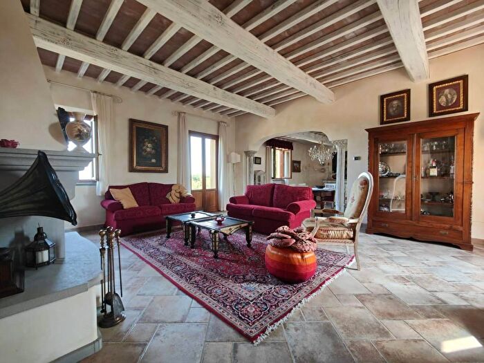 Casa con 6 locali in vendita in Palaia