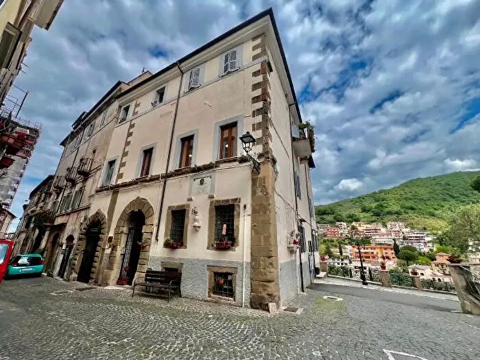Appartamento trilocale in vendita in Poli