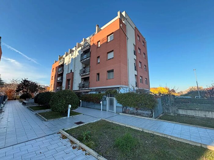 Appartamento con 6 locali in vendita in Modena