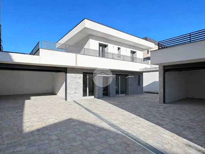 Casa quadrilocale in vendita in Via Manzoni, Seveso